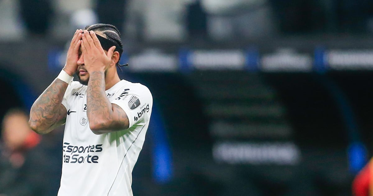 Imprensa internacional põe futuro de Memphis em xeque após pênalti perdido: 'Fundo do poço'