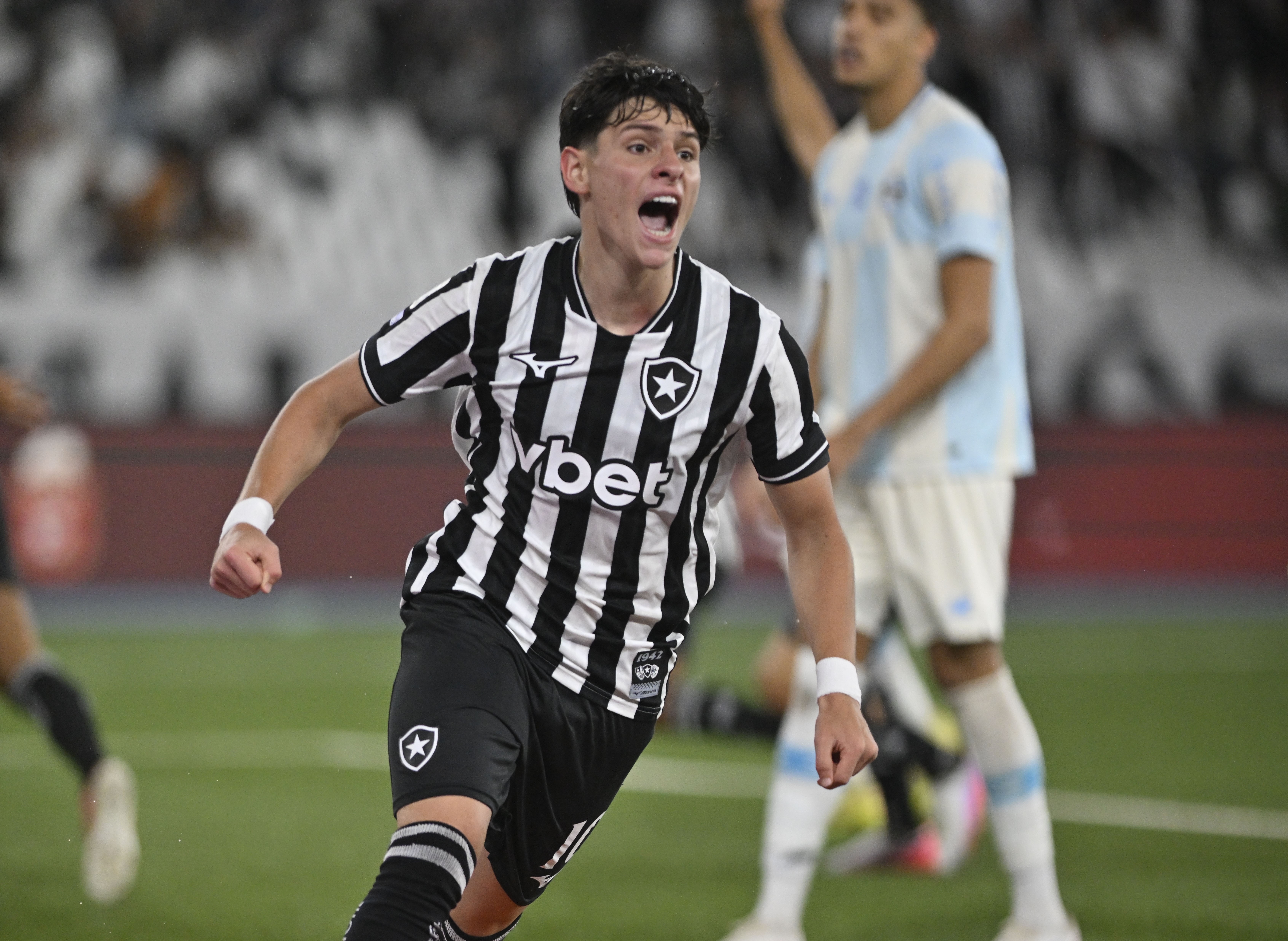 Análise: Botafogo flerta com perigo, é salvo por talentos individuais e expõe desafios de Tite