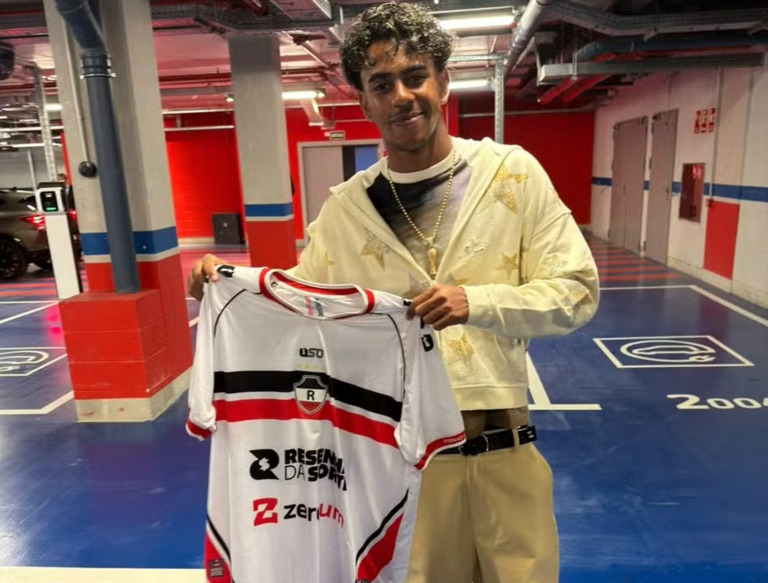 Lamine Yamal recebeu de presente uma camisa do River-PI