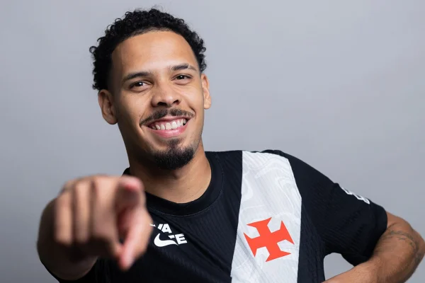 Vasco oficializa a contratação de Gabriel Pereira, do Copenhague