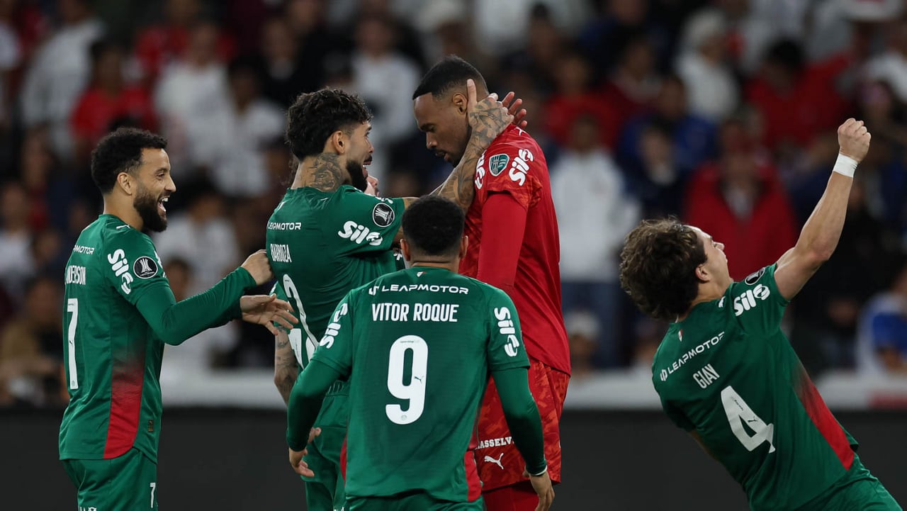 ‘Não precisávamos sofrer tanto’ comemora Carlos Miguel. Ele garantiu o Palmeiras na semifinal. Leila Pereira publicou meme do goleiro loiro