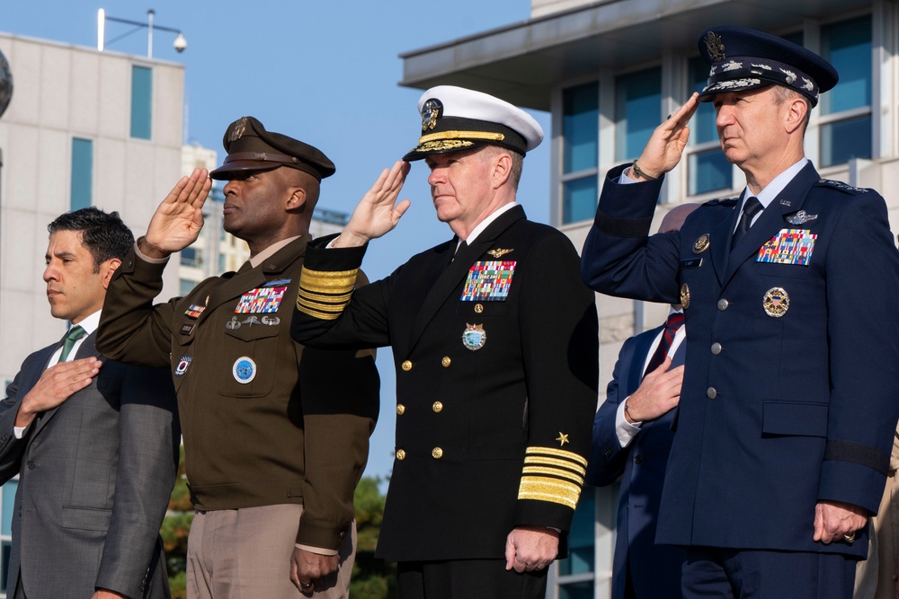 Imagem relacionada à notícia: CDRUSINDOPACOM viaja pelo Indo-Pacífico para apoiar o POTUS, SECWAR e CJCS