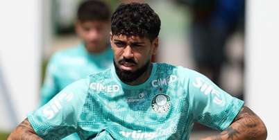 Foto: Barboza em treino do Palmeiras ( Cesar Greco/Palmeiras) / G&aacute;vea News