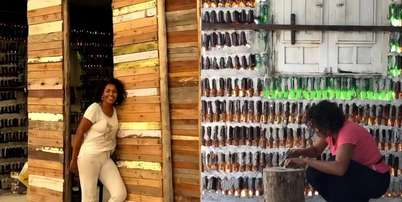 Uma mãe e sua filha recolheram lixo e, com ele, construíram uma casa de sete cômodos e cerca de 8.000 garrafas de vidro. Foto: Xataka