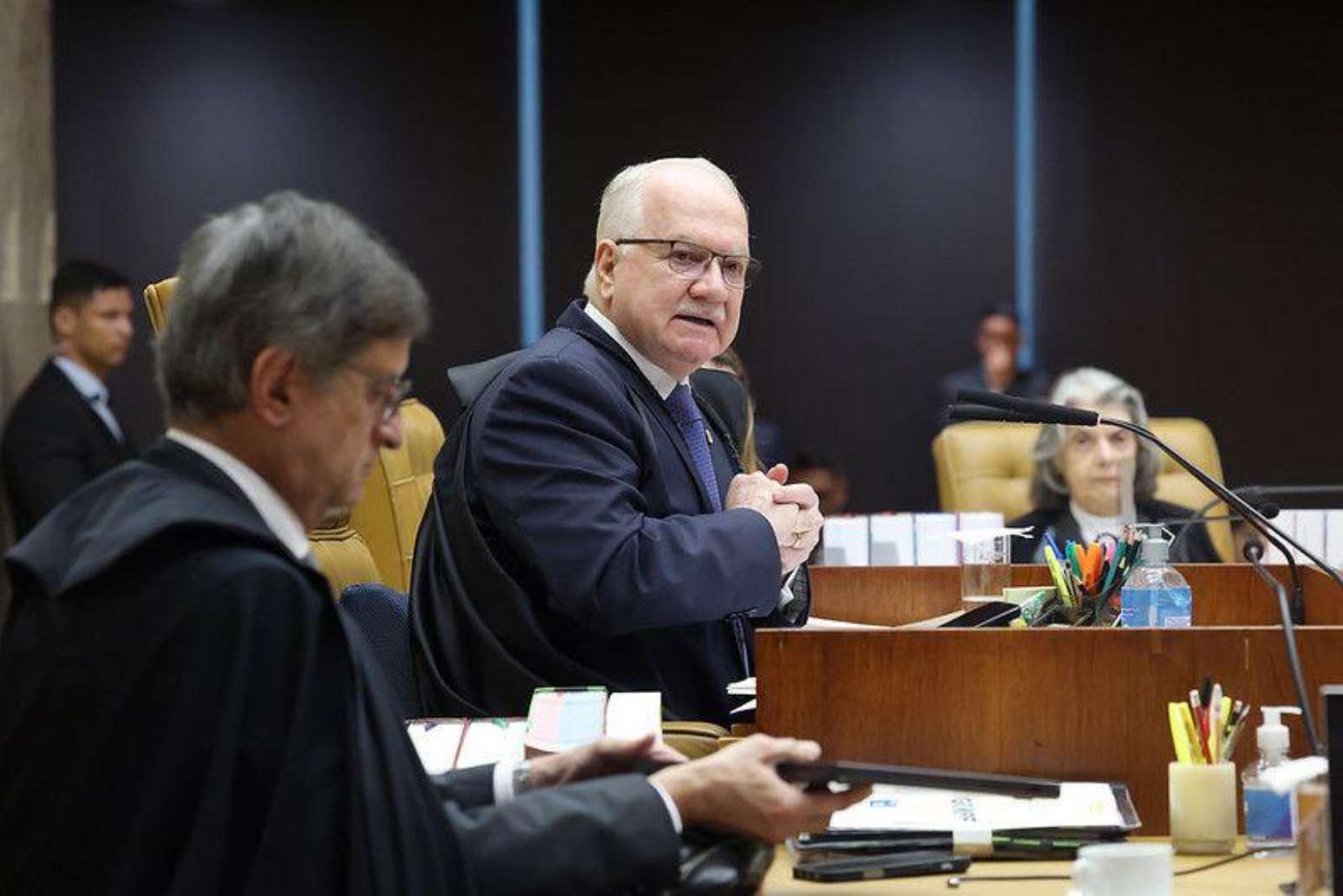 Edson Fachin durante sessão do Supremo
