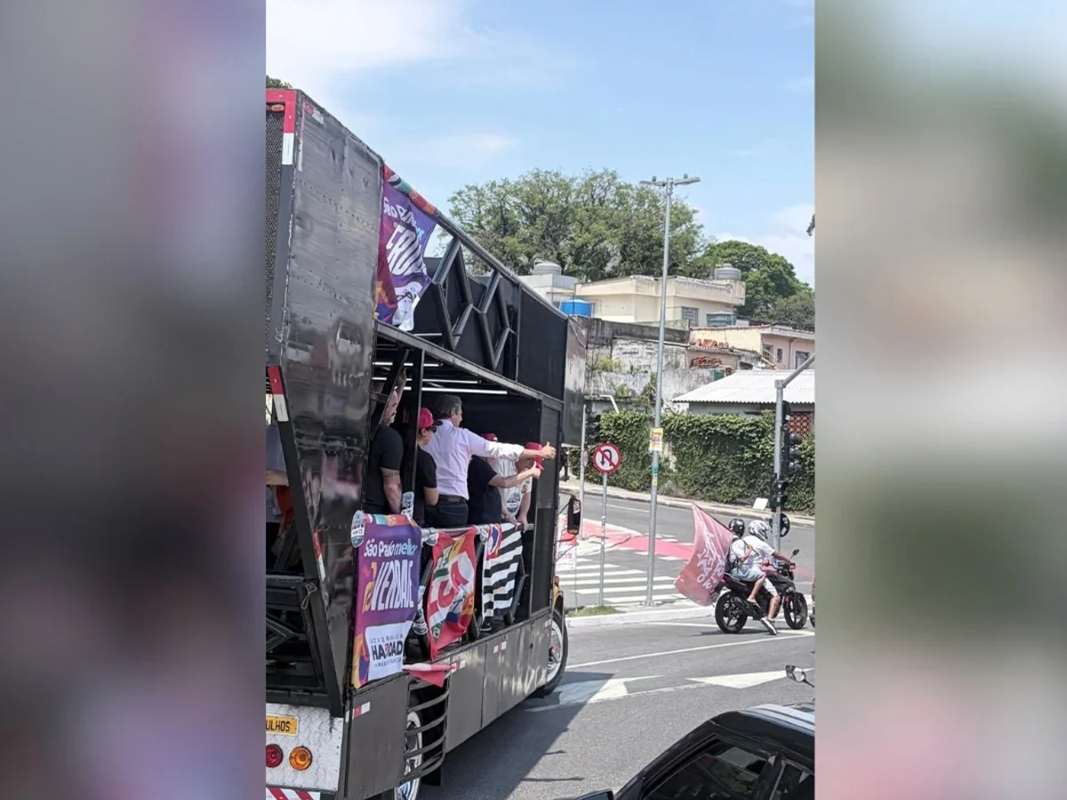 Haddad interrompe carreata após se incomodar com fumaça de escapamento