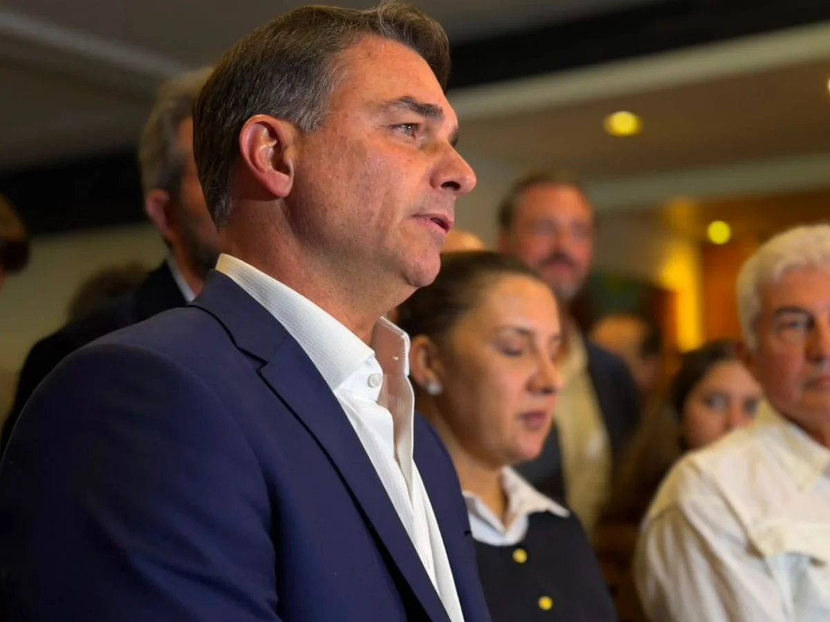STF: campanha de Flávio é surpreendida com impedimento de Nunes Marques
