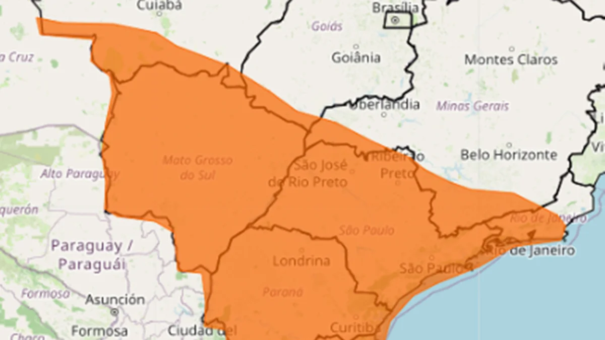 Temporal mata uma pessoa, desaloja famílias e causa estragos no Paraná