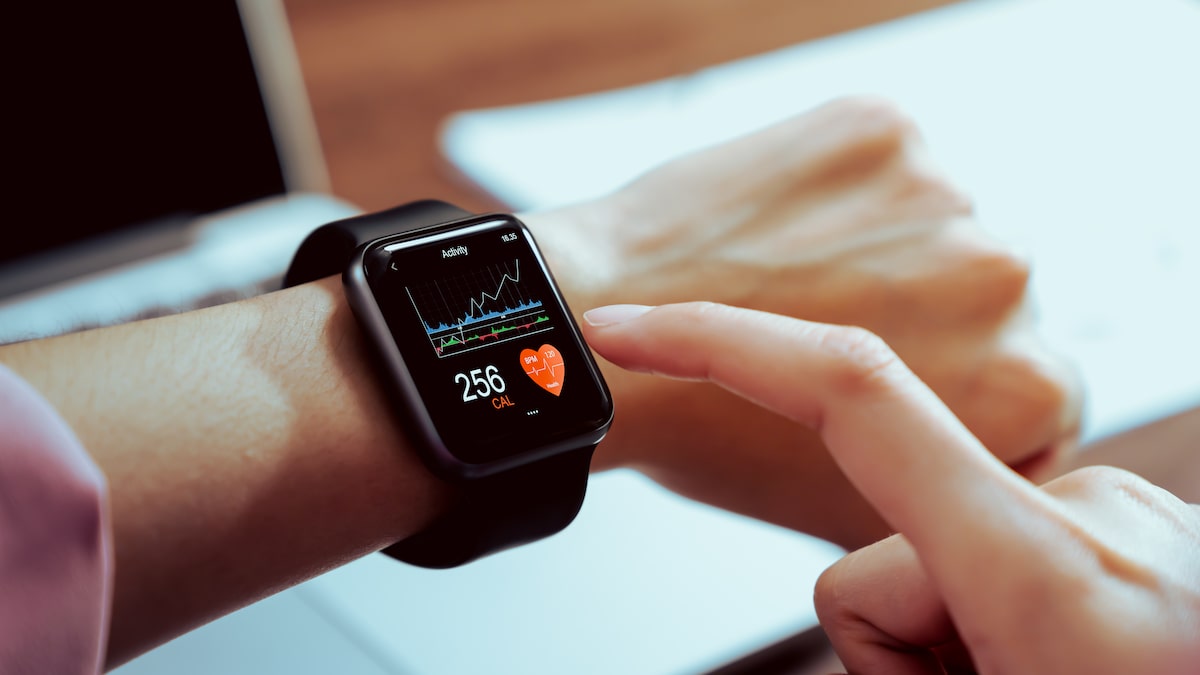 O smartwatch detectou batimentos acelerados: e agora? Devo ir ao pronto-socorro?