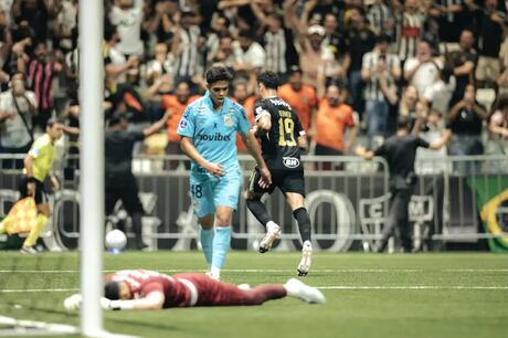 Neymar fez o Atlético jogar por sua honra. Provocações foram incentivos para goleada. Vieram a eliminação e a tristeza: Santos completou 10 anos sem títulos