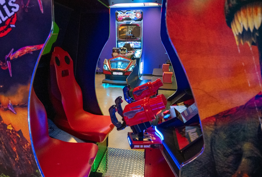 Imagem relacionada à notícia: Novos jogos de VR no centro de boliche de Fort Leonard Wood