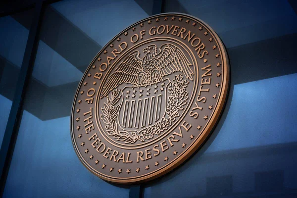 Para analistas, comunicado do Fed indica mais uma alta dos juros em 2026