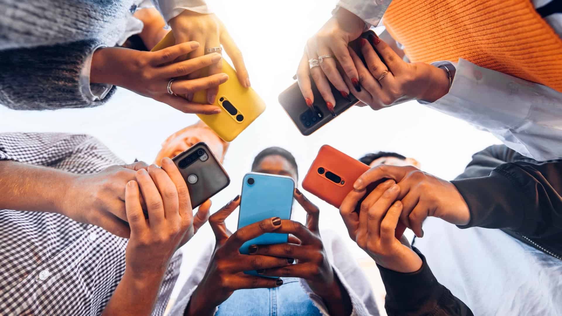 Pesquisa revela por que consumidor quer trocar de celular, mas escolhe o próximo pelo preço