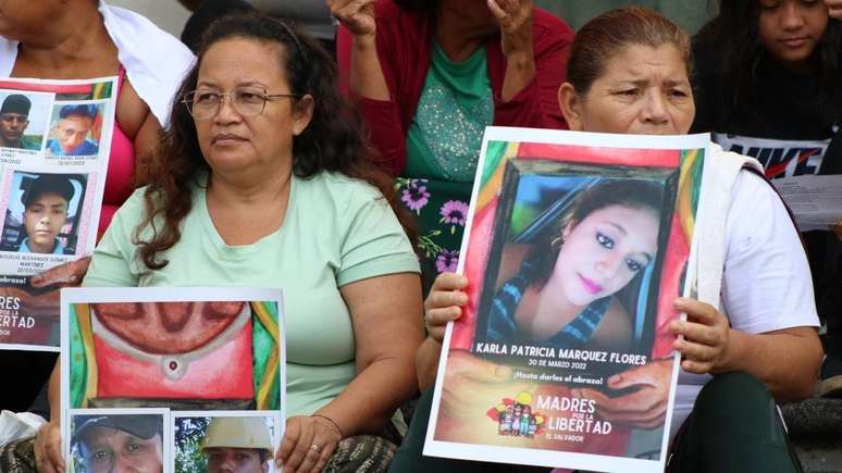 'Não tenho notícias dele há quase cinco anos': as mães que procuram seus filhos no sistema prisional do regime de exceção de Bukele em El Salvador
