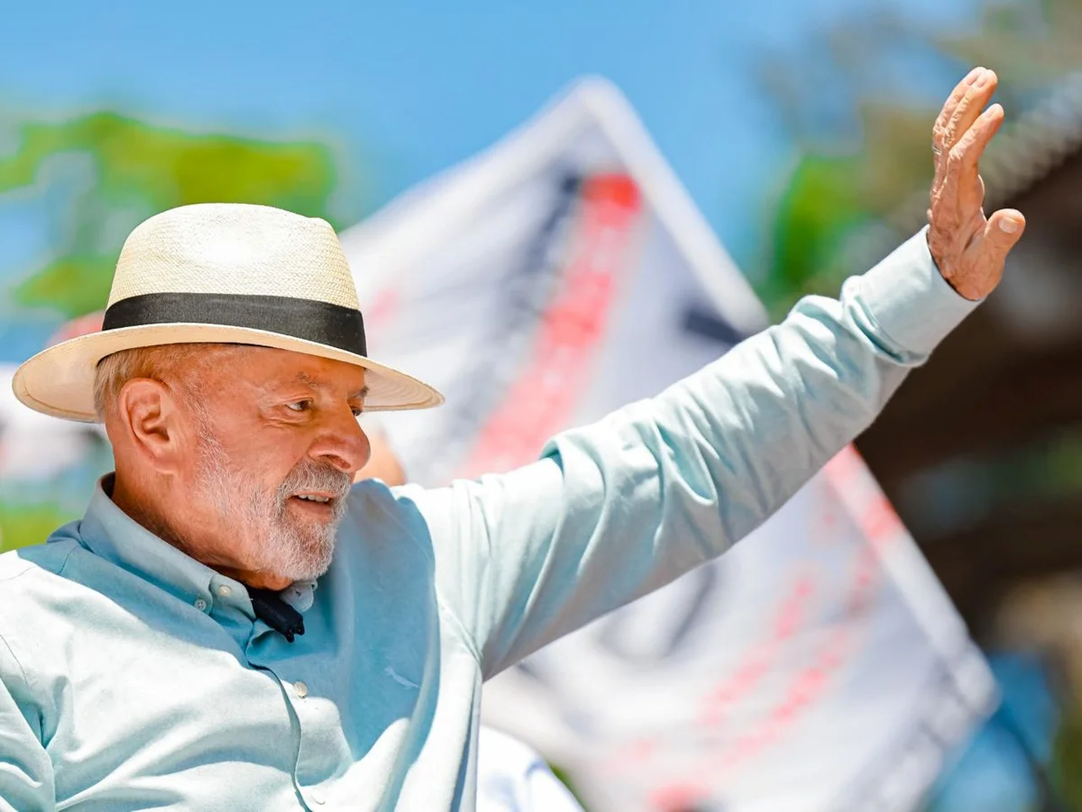 Lula em São Miguel Paulista durante agenda de campanha - Metrópoles