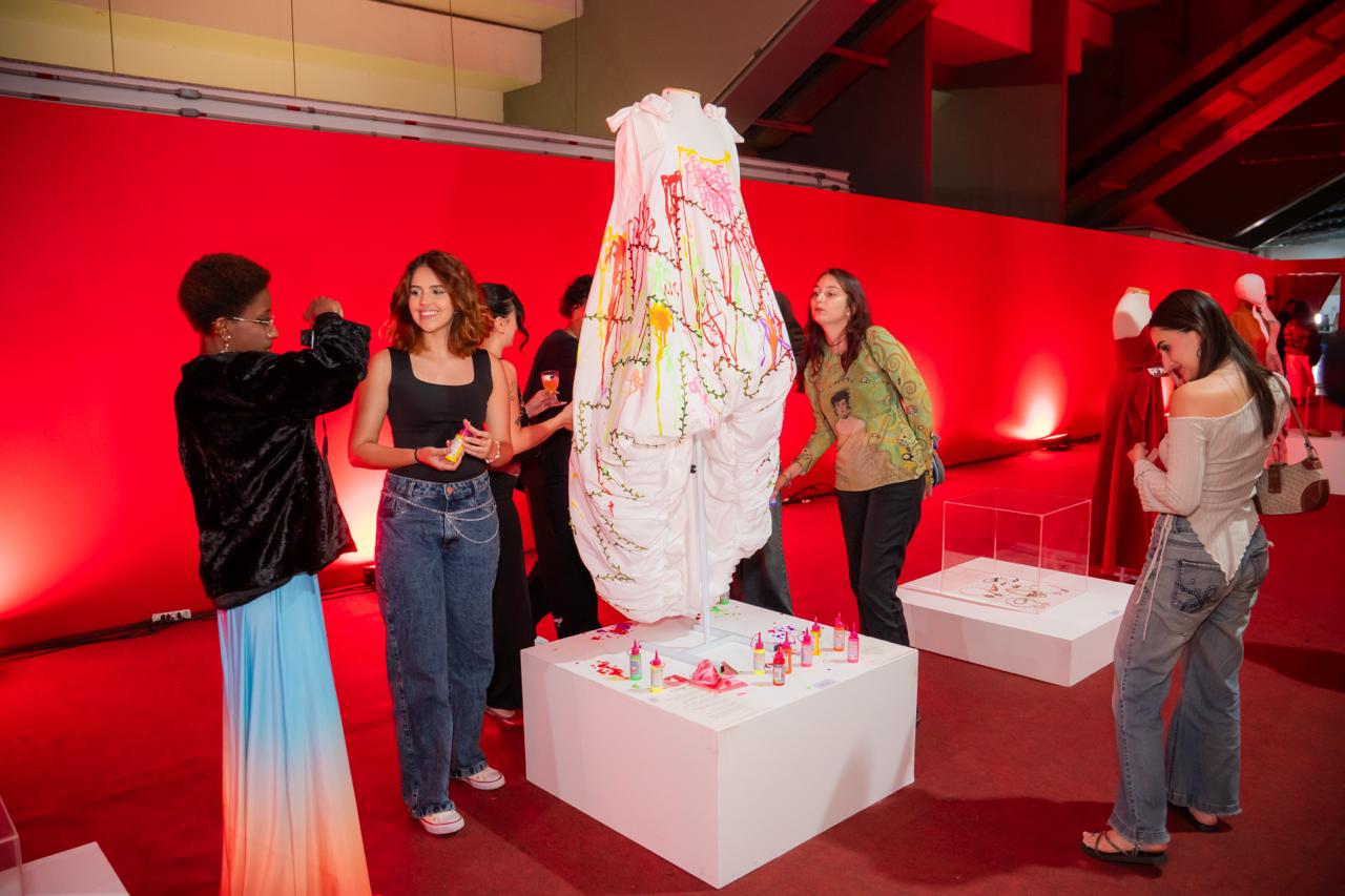 Com Raica Oliveira, 2º dia de Metrópoles Catwalk une moda e arte interativa