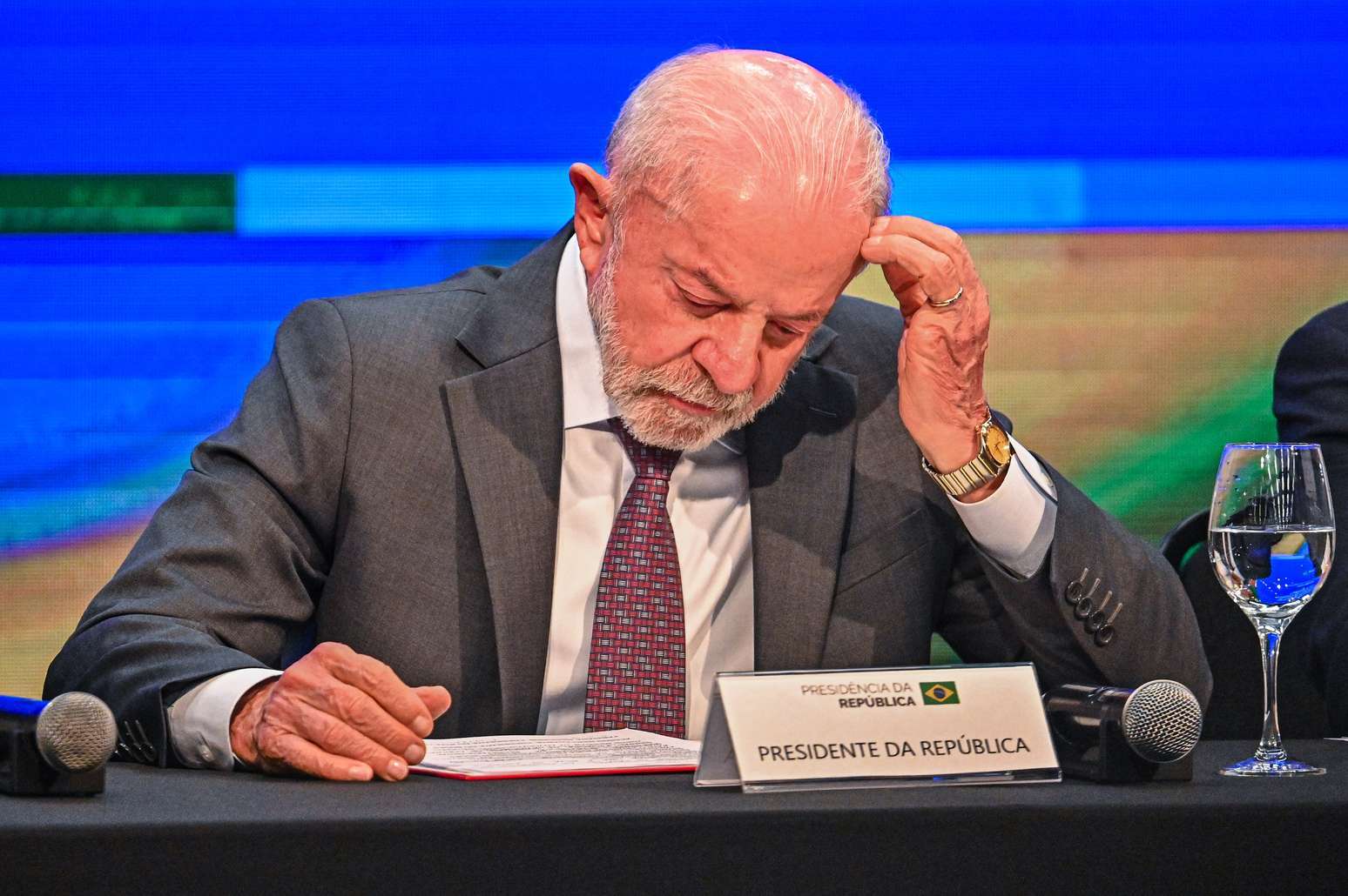 Luiz Inácio Lula da Silva (PT), presidente e candidato à reeleição, durante assinatura de Medida Provisória nesta sexta-feira, 25 Foto: ROBERTO SUNGI/ATO PRESS/ESTADÃO CONTEÚDO