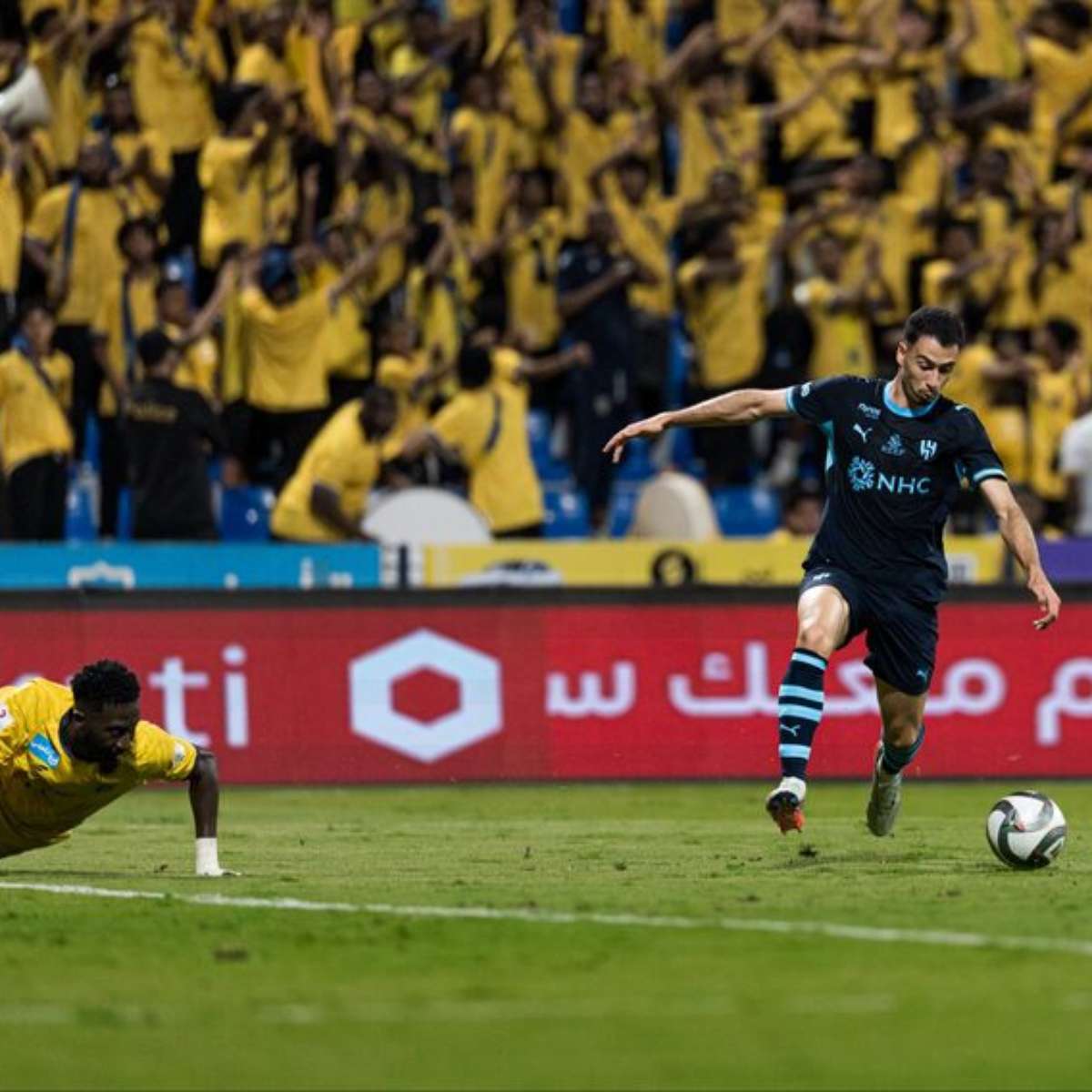 Gabriel Martinelli desencanta e brilha com três gols em goleada do líder Al-Hilal