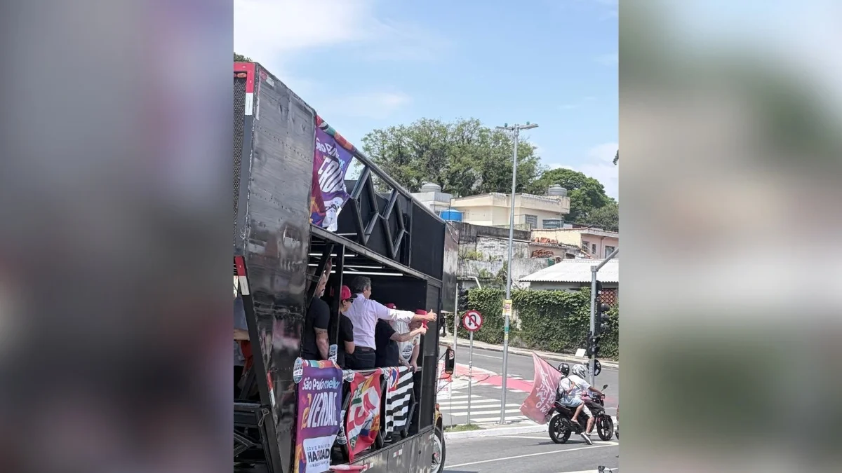 Haddad interrompe carreata após se incomodar com fumaça de escapamento