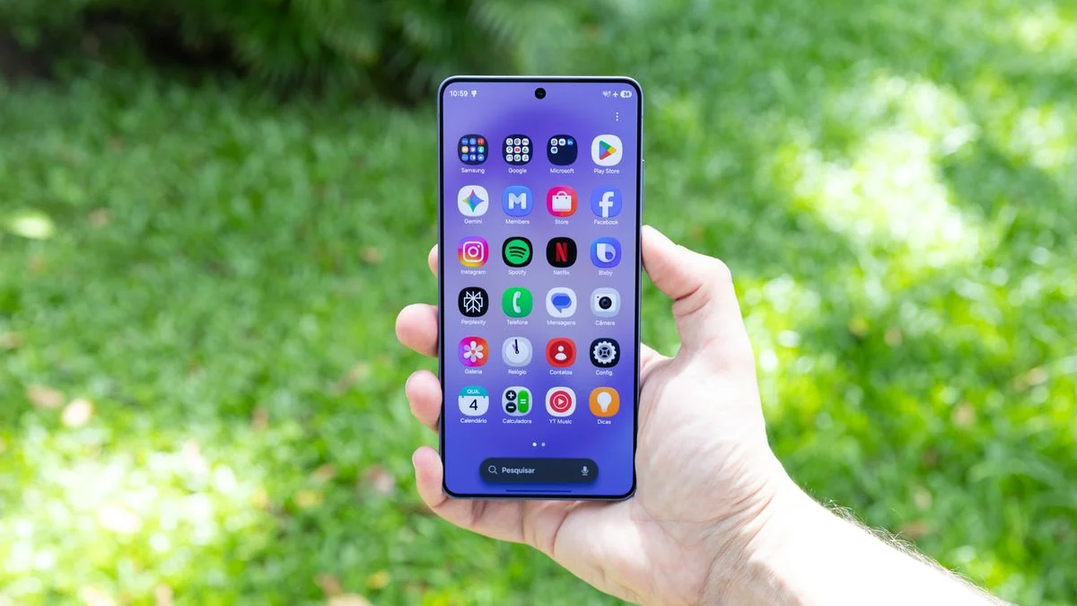 Imagem da matéria: Galaxy S27 Ultra poderá esconder apenas parte da tela de curiosos