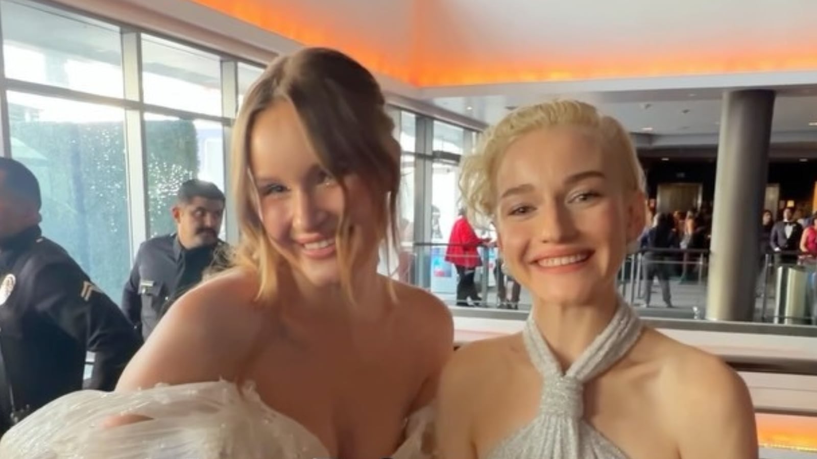 ‘Nova’ Anna Delvey e atriz recriam meme do homem-aranha sem querer após encontro Reprodução/Instagram/@nioly