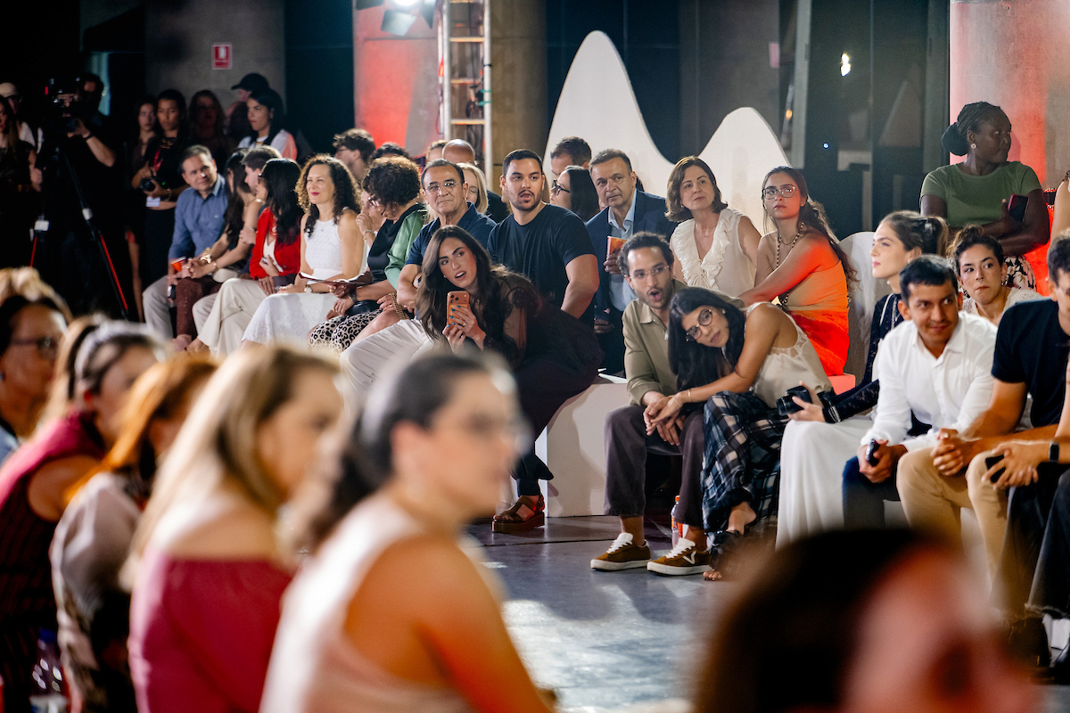 Público acompanha desfile no terceiro dia do Metrópoles Catwalk