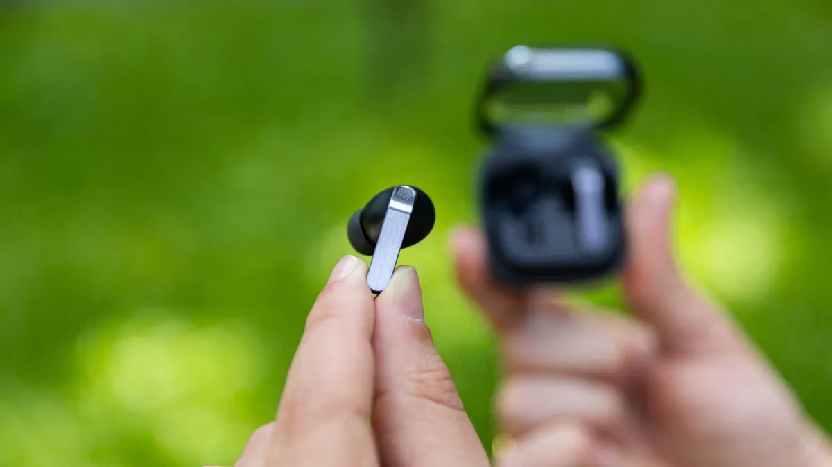 Imagem da matéria: Mercado Livre derruba preço do Buds 4 Pro; fone mais top da Samsung no precinho