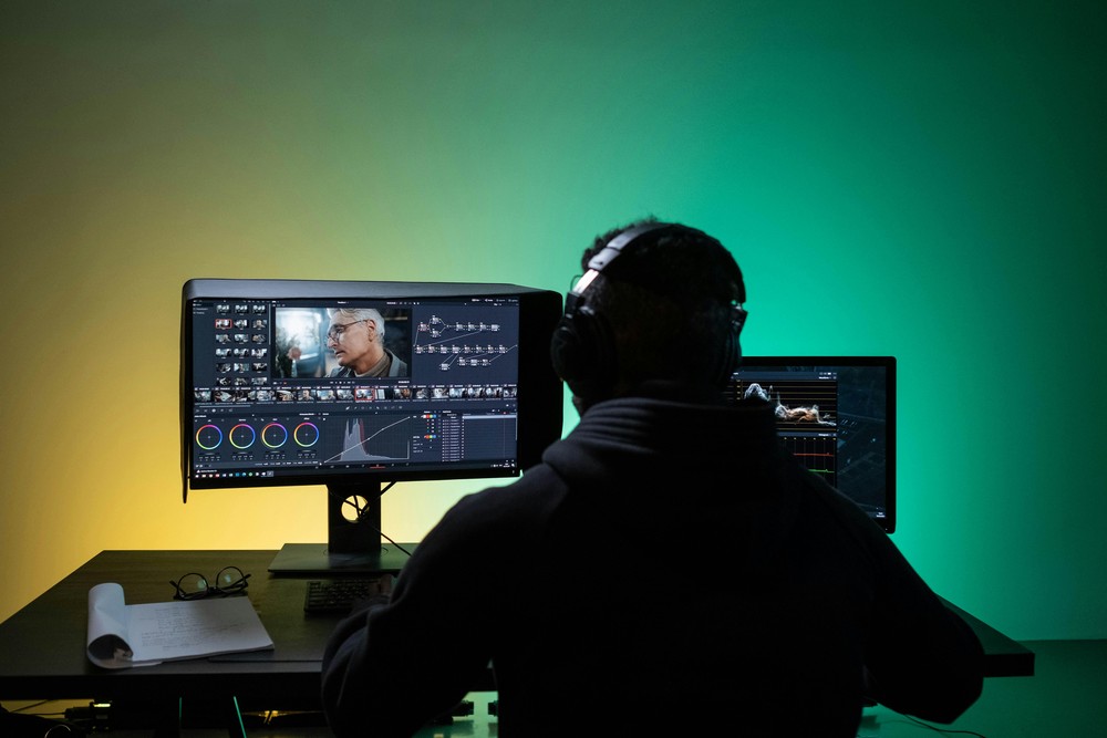 Os conteúdos gerados por IA devem ser um ponto de partida e não o resultado final — Foto: Pexels/Ron Lach