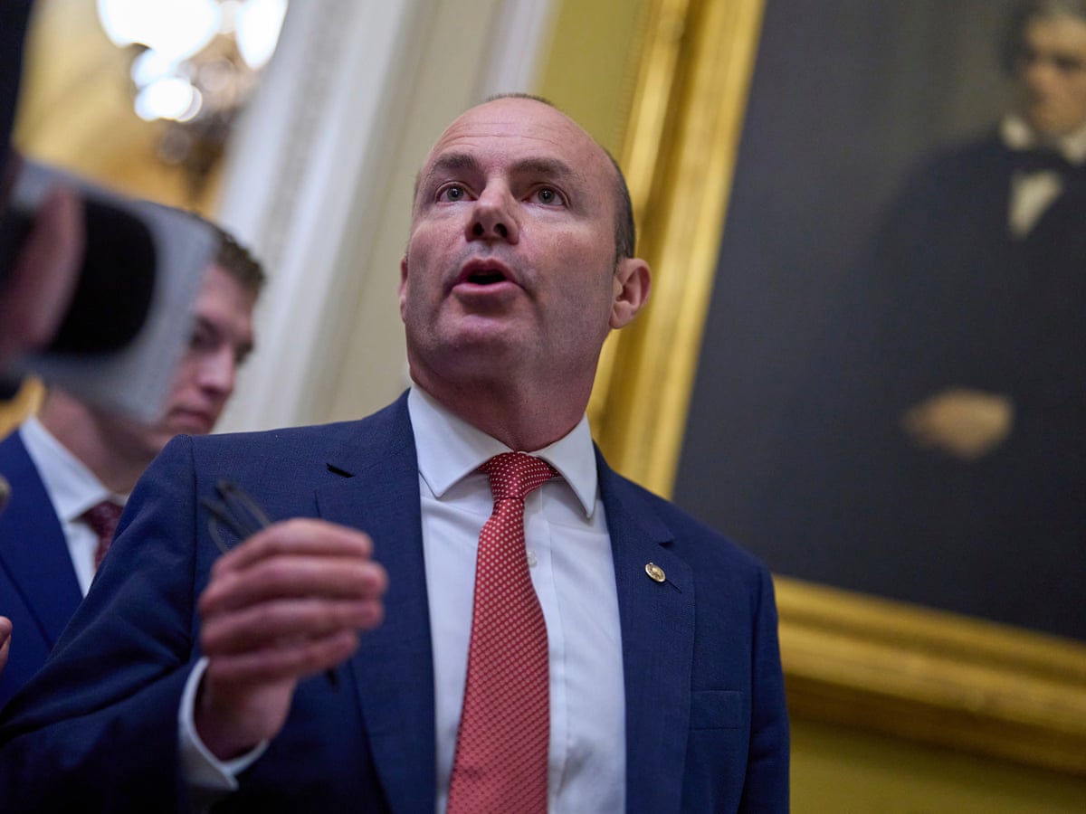 Um senador dos EUA bloqueou um projeto de lei que proibia Trump de demoler o Kennedy Center sem a aprovação do Congresso.