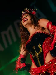 Ritmista da Grande Rio revela ajuda de Anitta: "Ser humano maravilhoso"