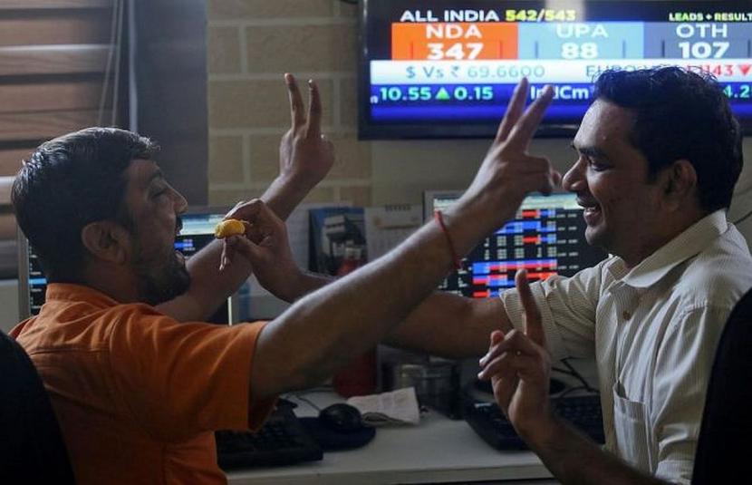 Mercados de Ações Hoje: Sensex e Nifty sobem conforme preços do petróleo esfriam e fundos estrangeiros retornam
