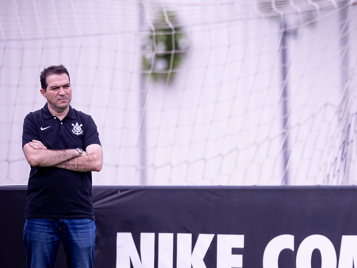 Marcelo Paz banca trabalho de Fernando Diniz e defende Memphis: ‘Só perde quem vai bater’