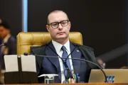Em sessão do STF, Fux e Mendonça dizem que há uma "PF paralela"