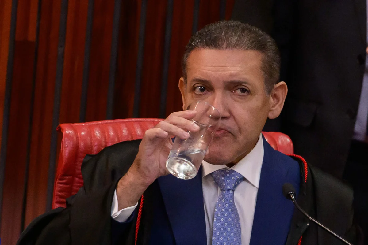 Nunes Marques Andre mendonça Tribunal Superior Eleitoral TSE analisa o uso de inteligência artificial em vídeo eda candidatura de Flávio Bolsonaro IA e deepfakes nas Eleições 2026 Metropoles