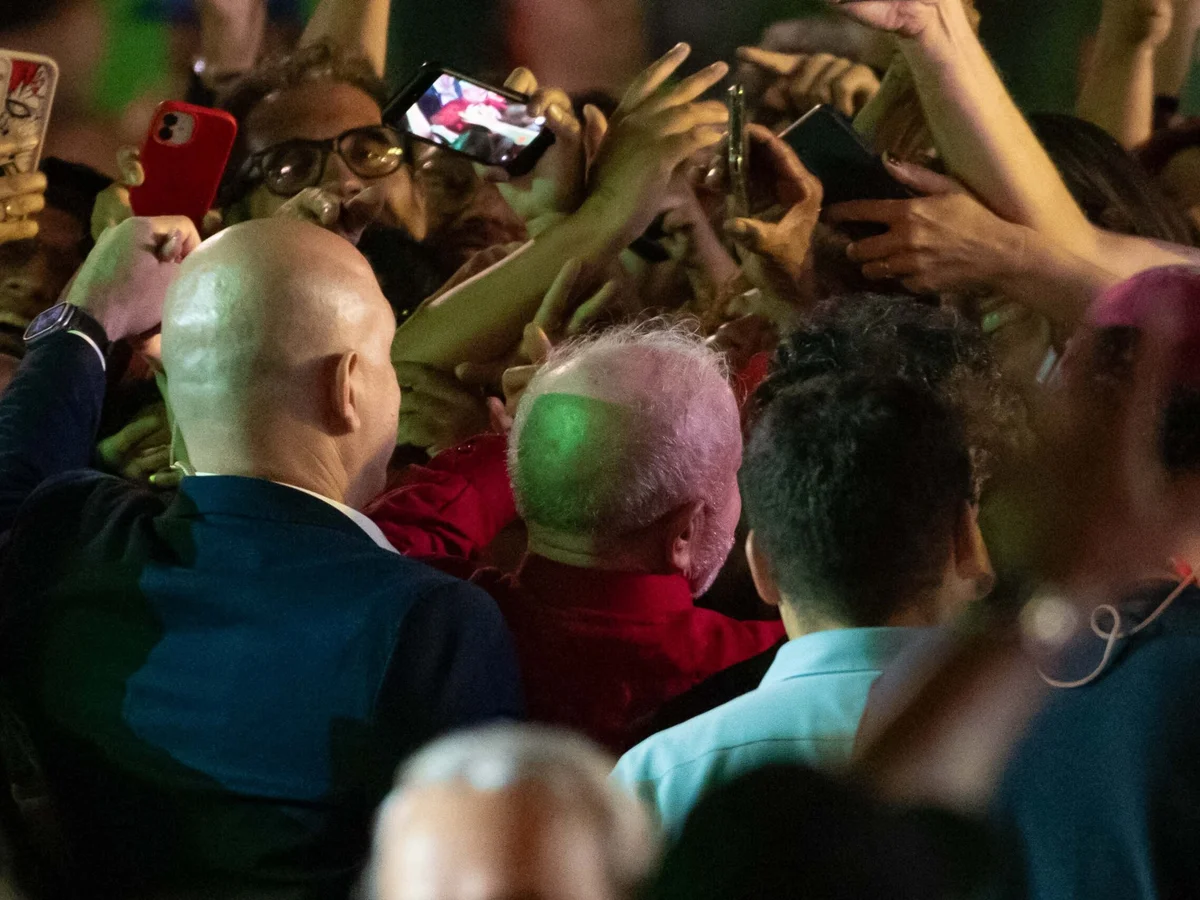 A luz está cada vez mais vermelha na campanha de Lula