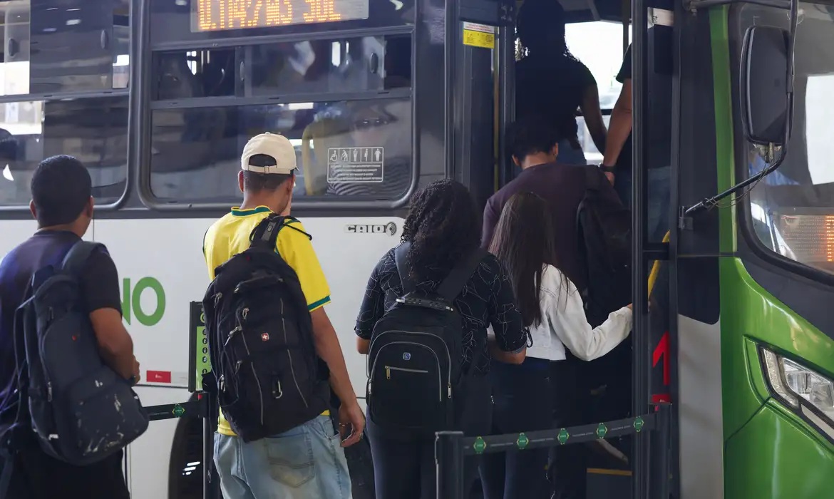 Justiça determina que São Paulo tenha 100% dos ônibus circulando neste domingo de eleição