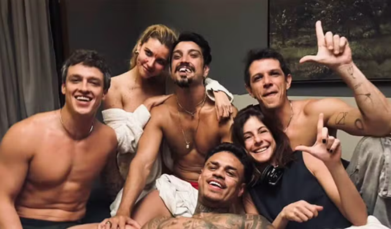 Alanis Guillen grava cena de 'amor intenso em grupo' para novela; MC Cabelinho, Rodrigo Simas e mais, veja quem participou