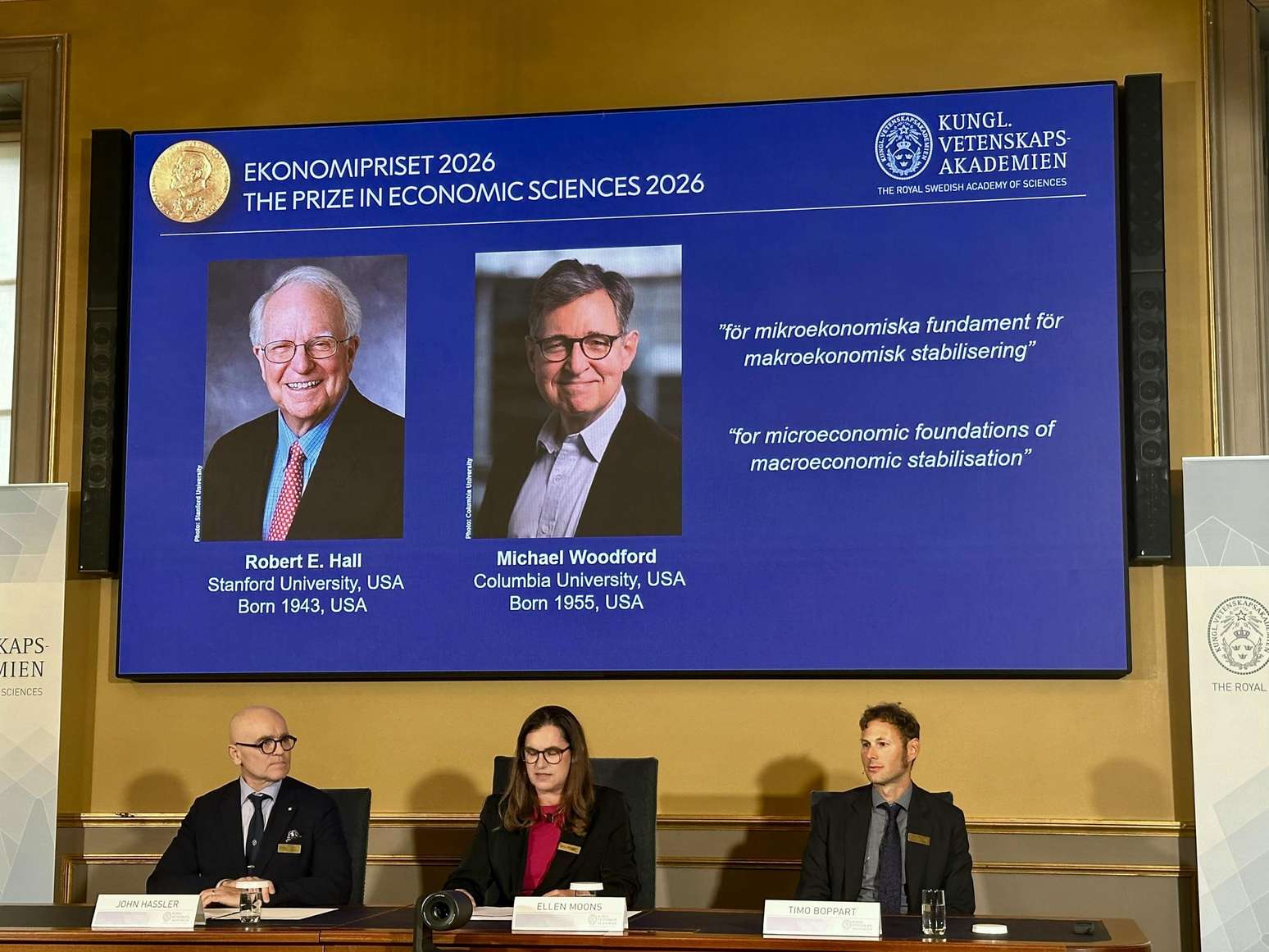 Os americanos Robert Hall, professor da Universidade de Stanford, e Michael Woodford, professor da Universidade de Columbia, foram premiados com o Nobel de Economia