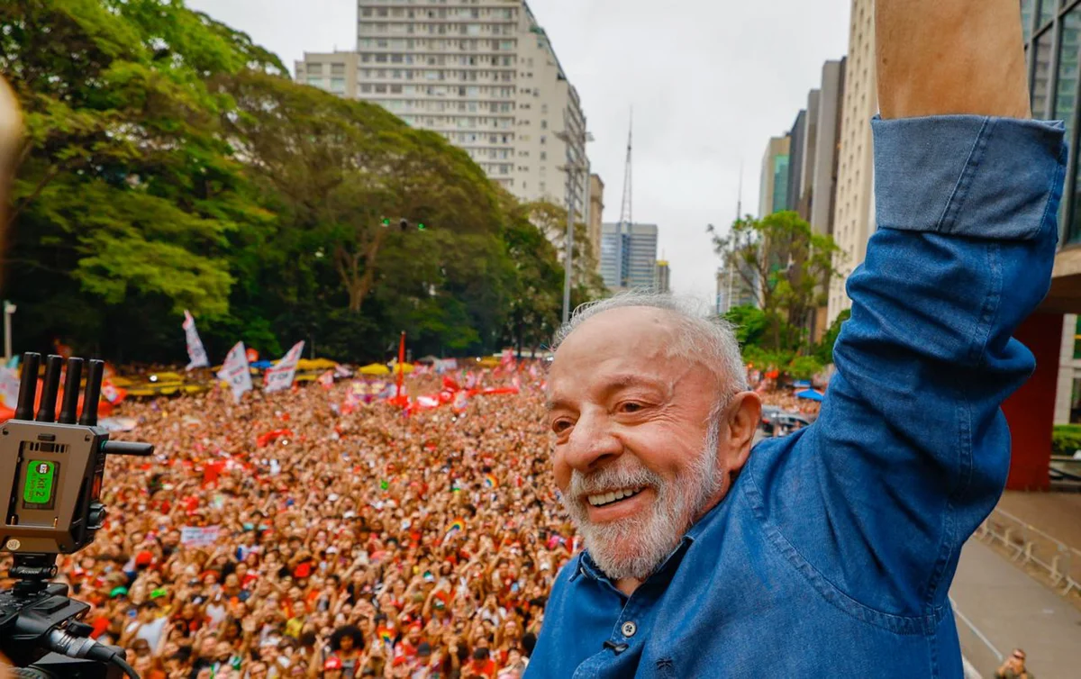 Lula amplia votação e mantém vitória sobre Flávio na capital paulista