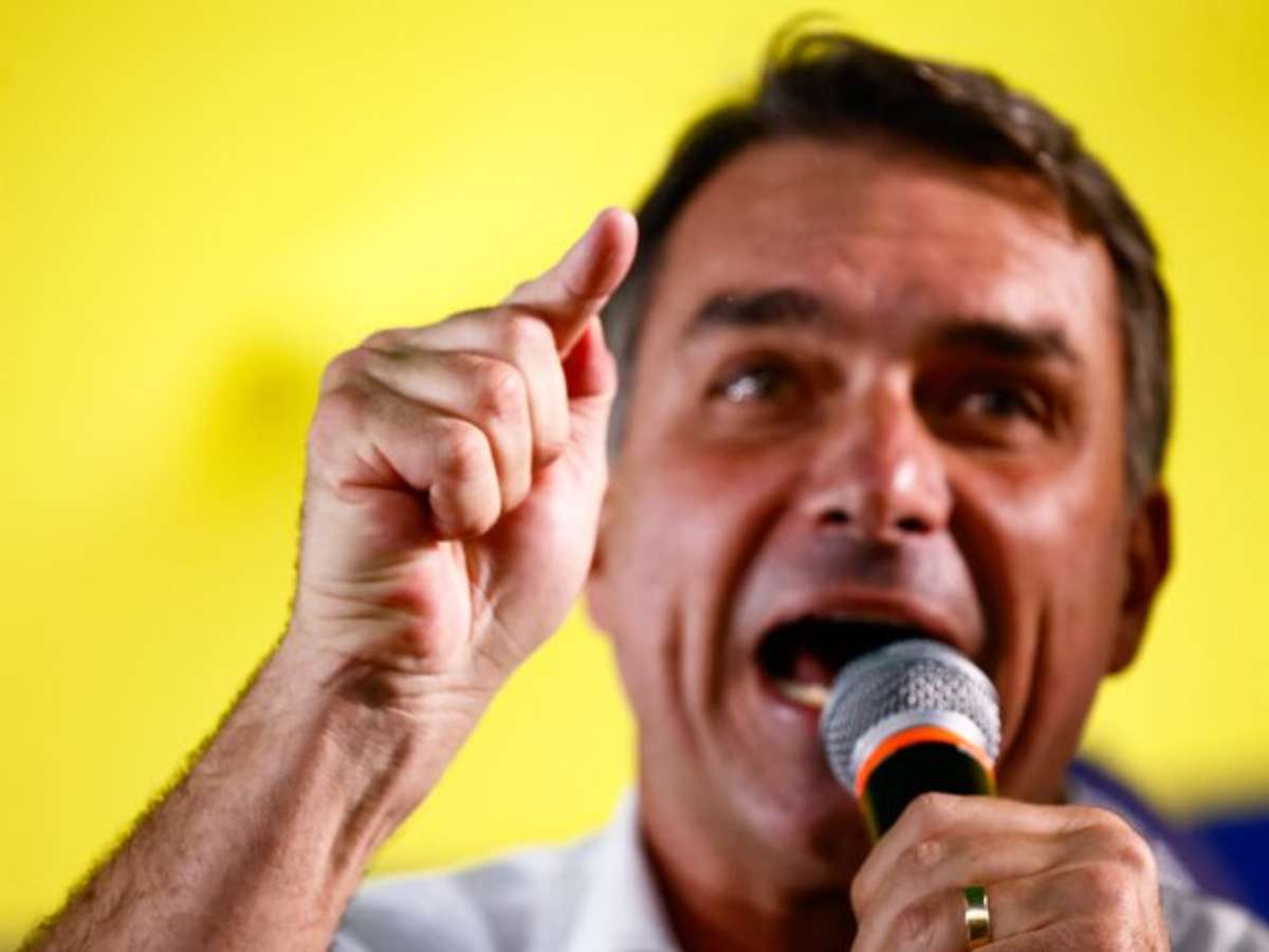 Flávio diz que mudanças defendidas na Constituição se referem a reforma do Judiciário, fim da reeleição e redução da maioridade penal