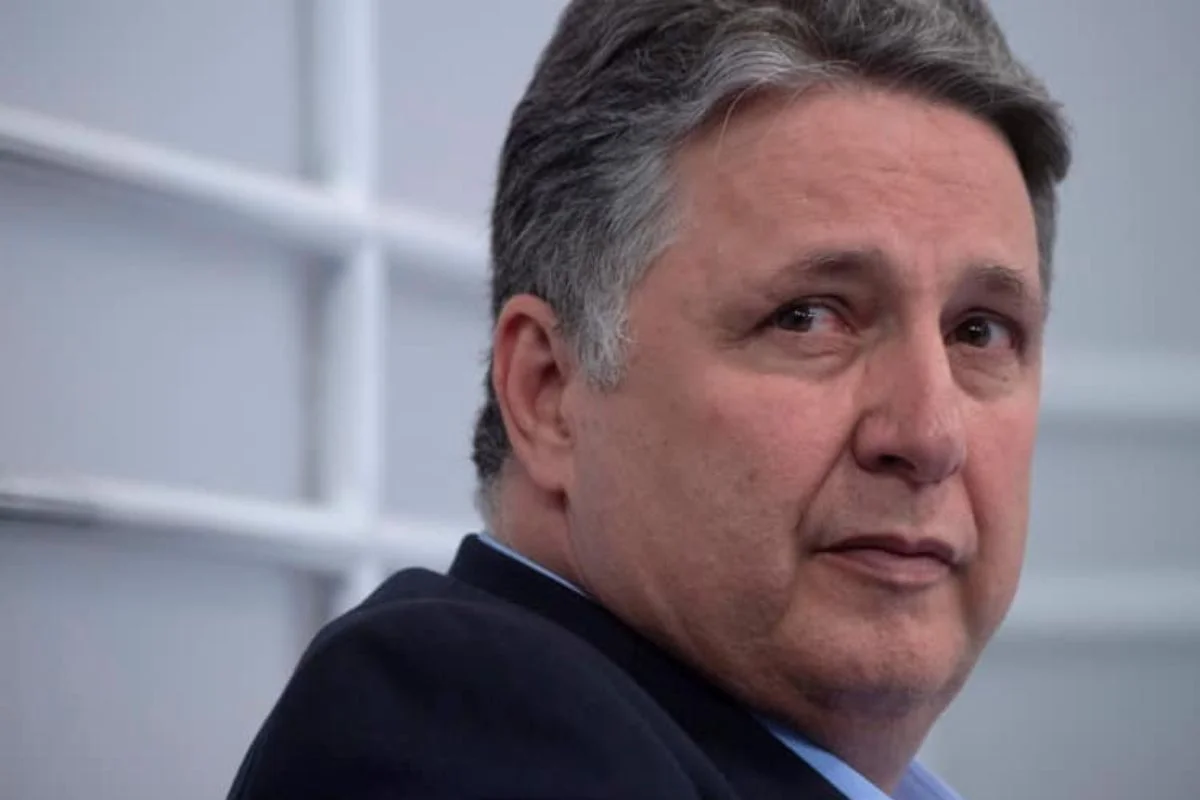 Imagem da matéria: TRE-RJ remete julgamento da candidatura de Garotinho ao TSE e pede urgência