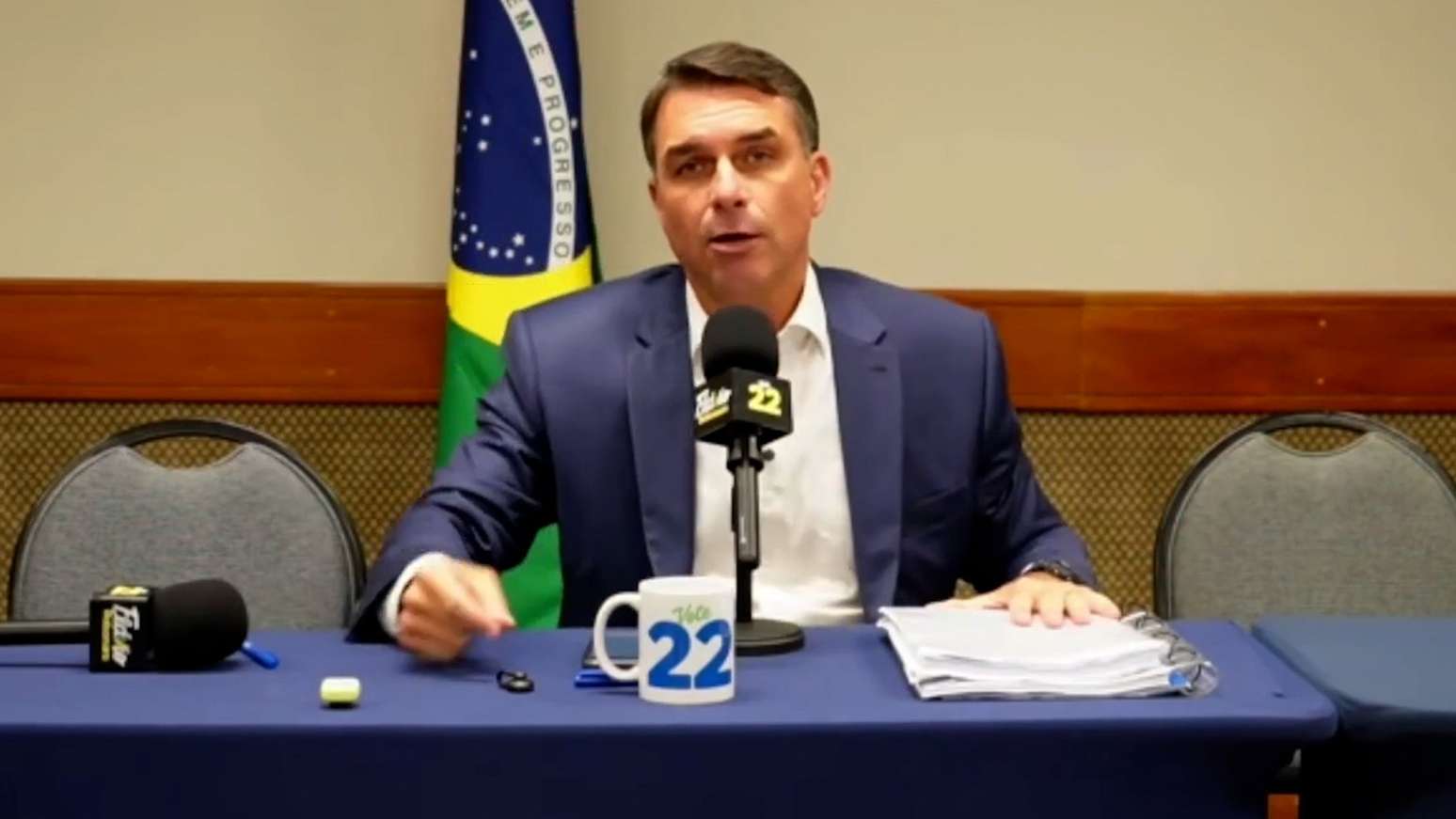 Ap&oacute;s Globo cancelar debate, Fl&aacute;vio Bolsonaro chama decis&otilde;es judiciais de 'censura'