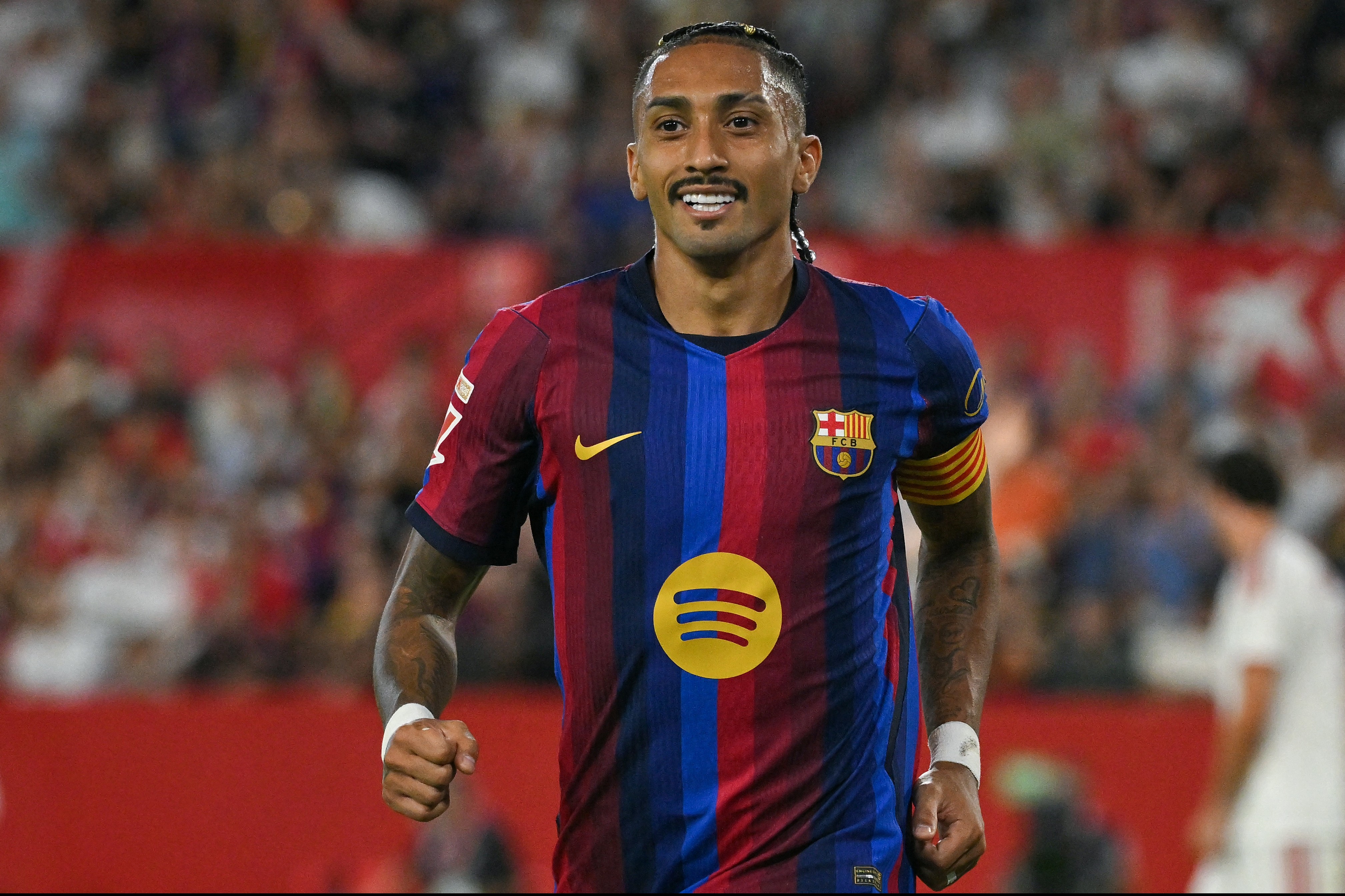 Raphinha se recupera de lesão e volta ao Barcelona neste sábado contra o Betis