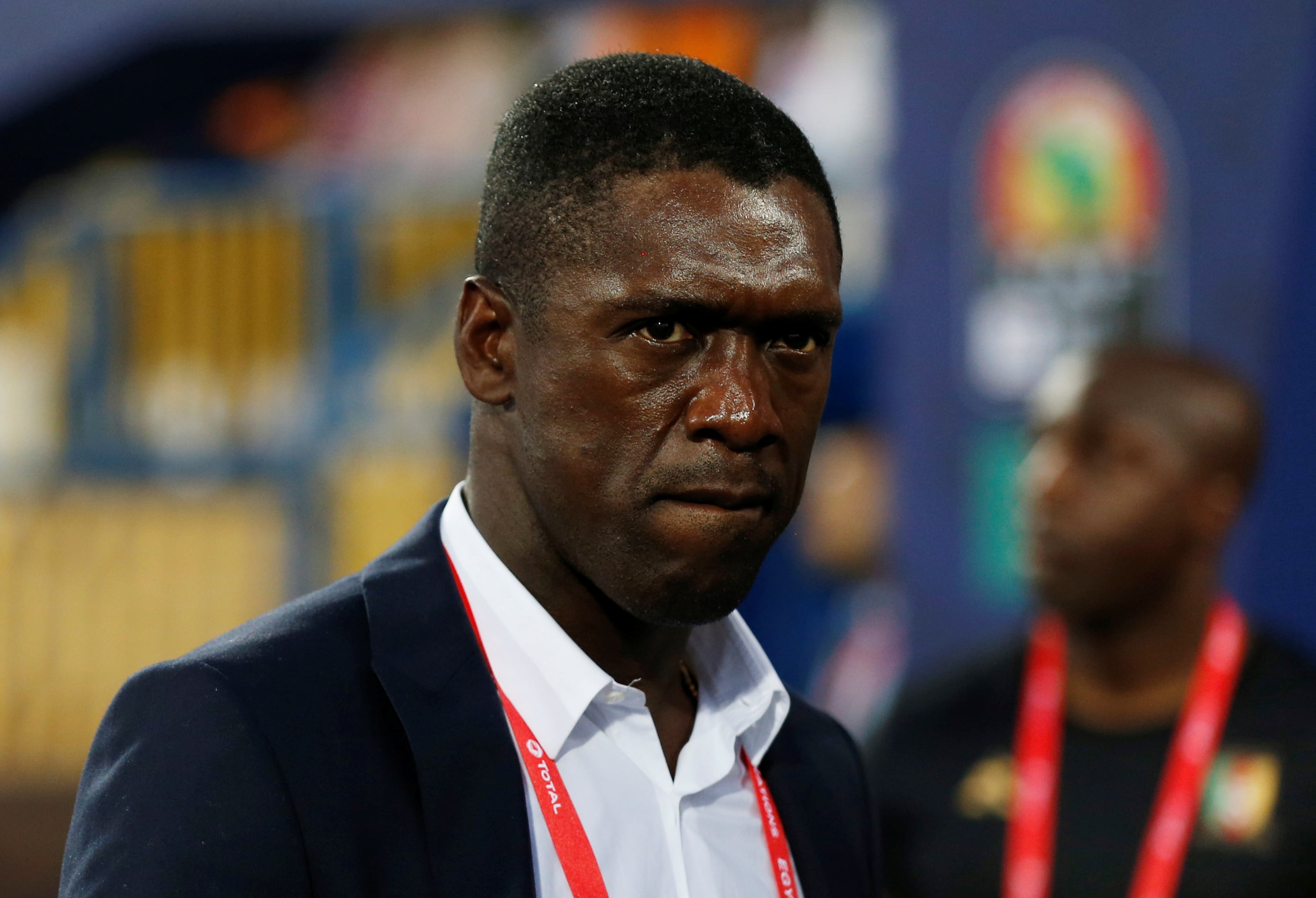 A mais insensata aposta do Corinthians. Seedorf é o novo técnico. Não era treinador há sete anos. Foi a 7ª opção. Memphis o indicou. Medo da Série B aumenta