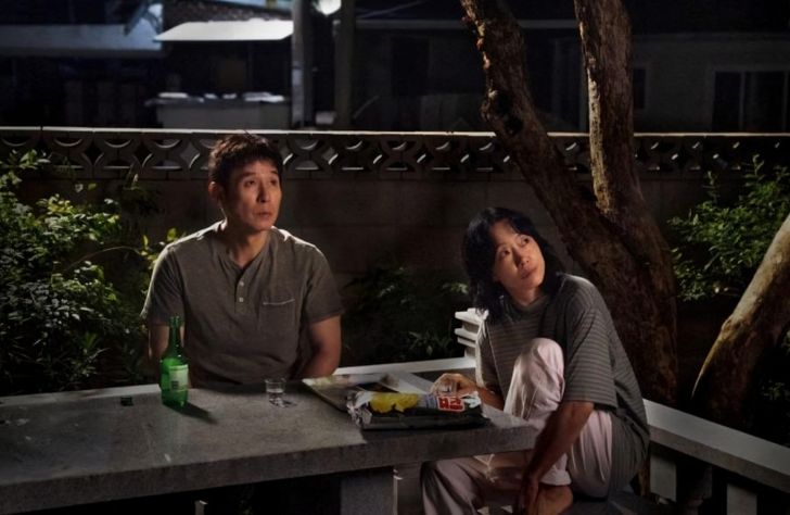 Sul Kyung-gu, left, and Jeon Do-yeon / Captured from Netfllix