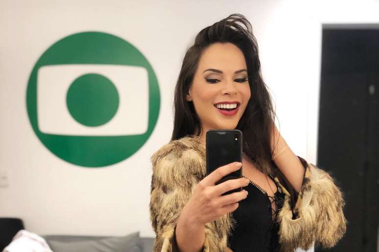 Ex-atriz da Globo planeja série de procedimentos na região íntima: 'Gosto de me cuidar'