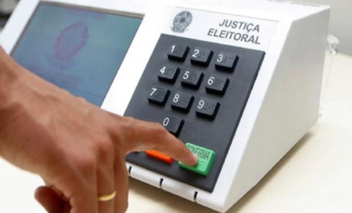 imagem colorida urna eletronica - metrópoles