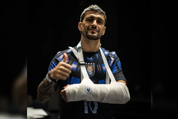 Após cirurgia bem-sucedida, Arrascaeta recebe alta e vai para casa - destaque galeria