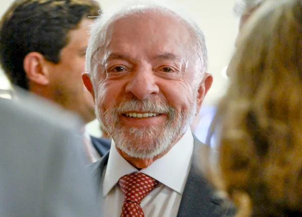 Lula acompanhará apuração do 2º turno em SP; Flávio, em Brasília - destaque galeria