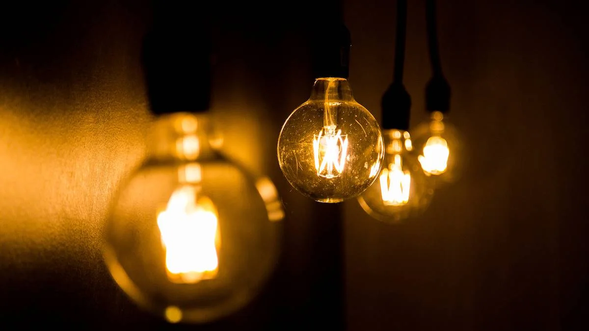 Mais de 32 mil imóveis de MG seguem sem energia 42h após forte temporal